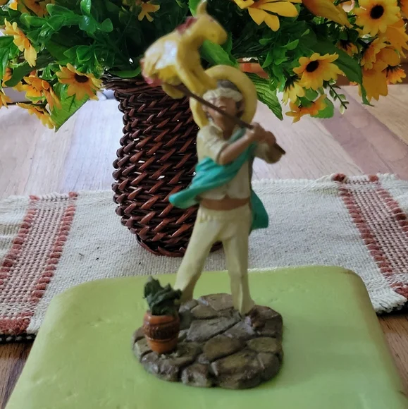 Franklin Mint Children of the World Figurines - Picture 6 of 12